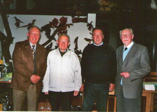 Die Gr�ndungsmitglieder und der Vorsitzende